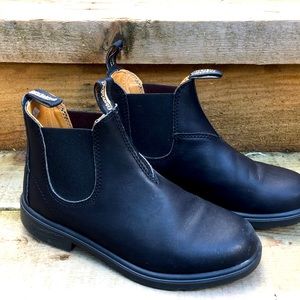 Blundstones size 3 near perfect condition